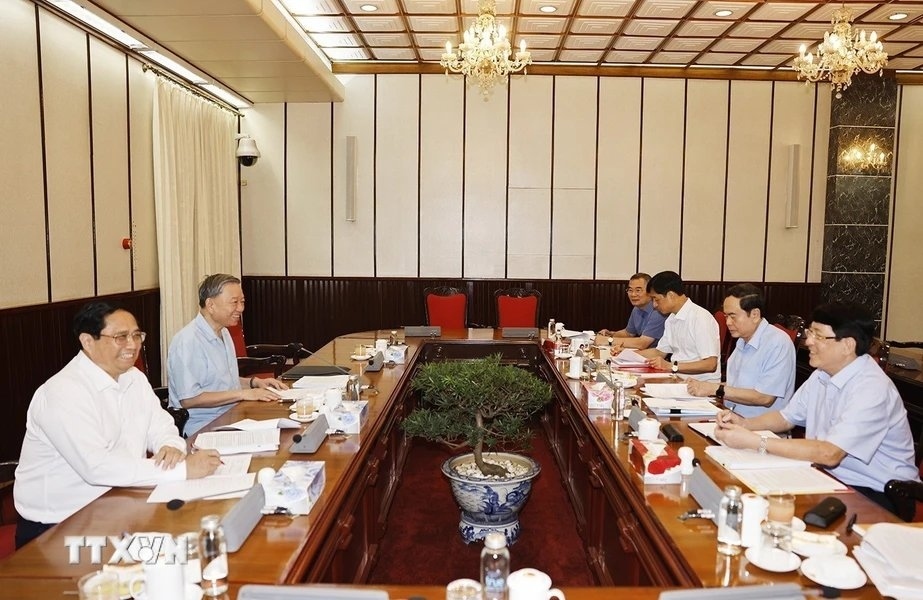 Newly elected Party chief chairs meeting of elite leaders in Hanoi